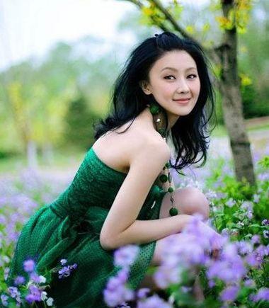 女明星烫发发型图片,女明星烫发发型图片，时尚风潮的演变与影响