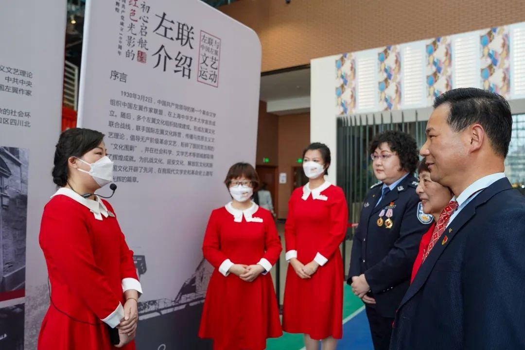 左翼电影，掀起革命浪潮，展现高科技魅力