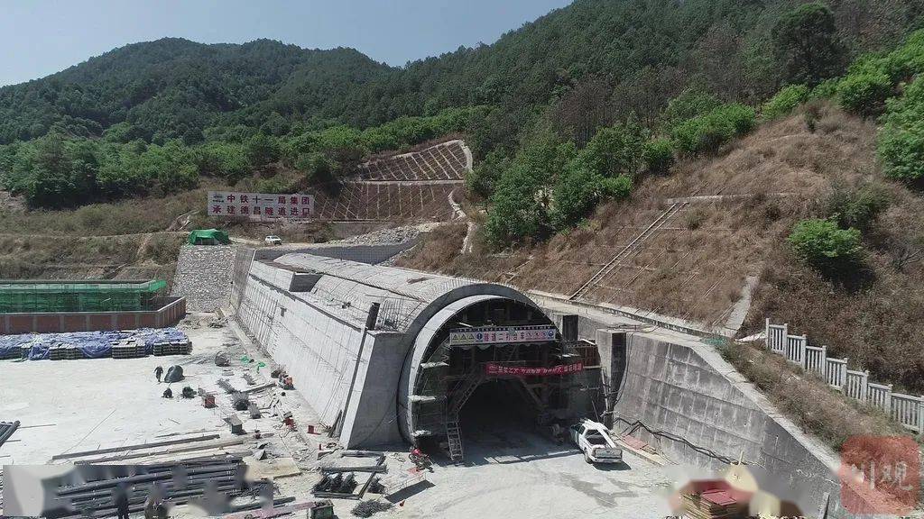 成昆复线建设进展顺利，助推区域经济发展最新消息