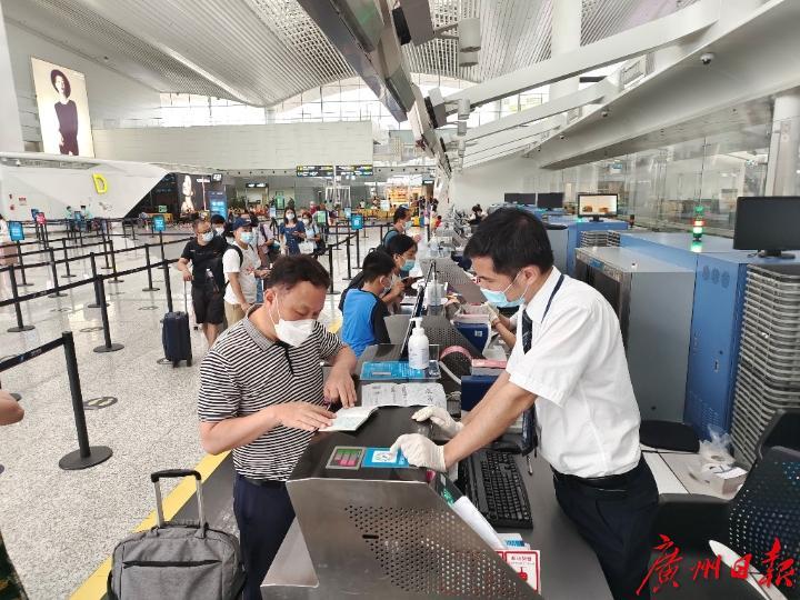 台风帕卡最新路径及巷弄中的神秘饕餮之旅